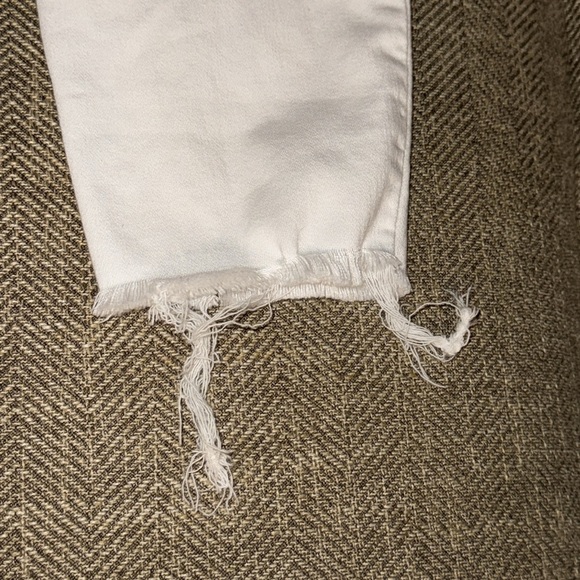 PAIGE WMN’s Dice White VERDUGO Crop Destructed Bottoms Size 26 - Picture 16 of 16